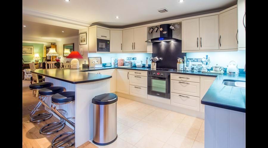 Kitchen and breakfast bar