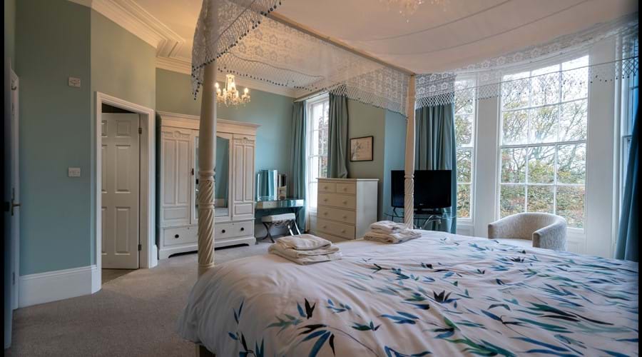 1st Floor Master bedroom with 4 poster superking bed, TV and ensuite.