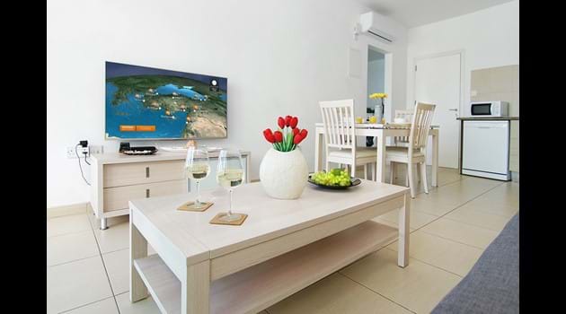 Coralli Spa - Apartment Veron - Open Plan Living Area