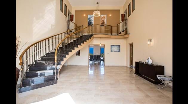 Villa Mansion - Hallway & Staircase