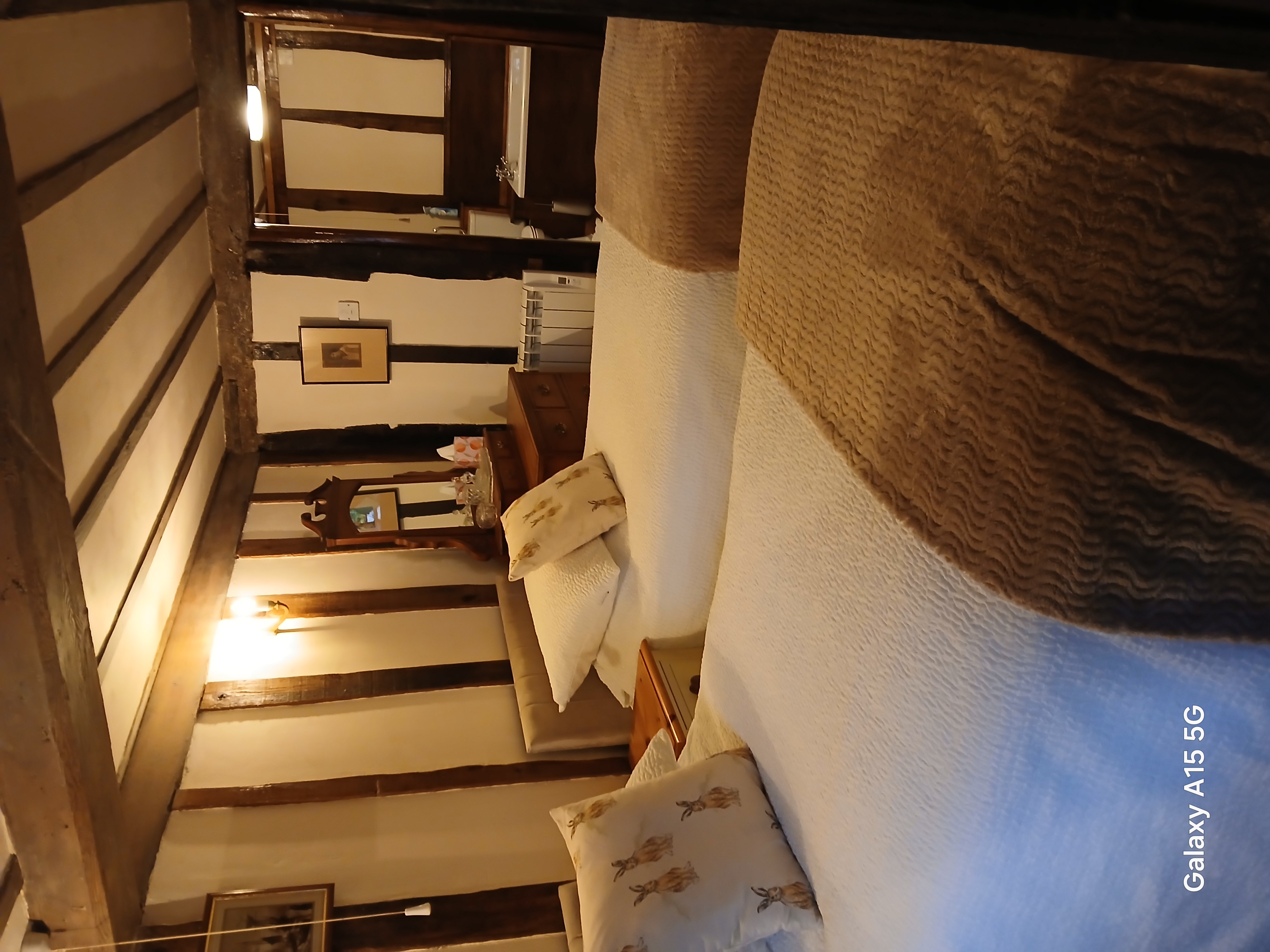 The Laundry Twin bedroom  with en-suite 