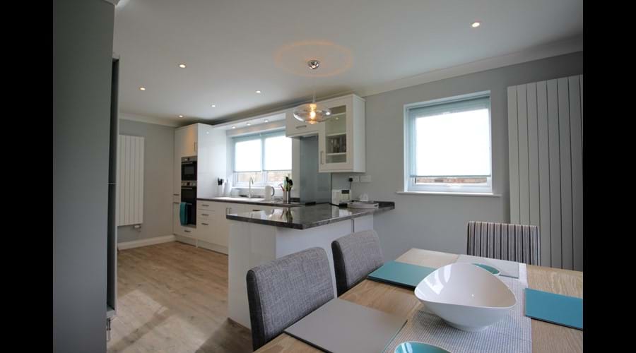 Kitchen / Diiner. Seating for 6