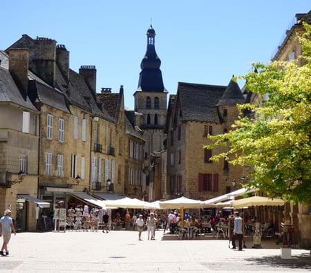 A postcard view for you in the heart of medieval Sarlat - La Liberté ...