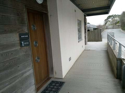 Apartment Entrance (no stairs)