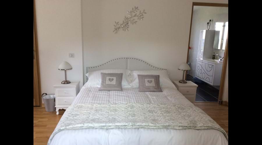 Queen de lux bed