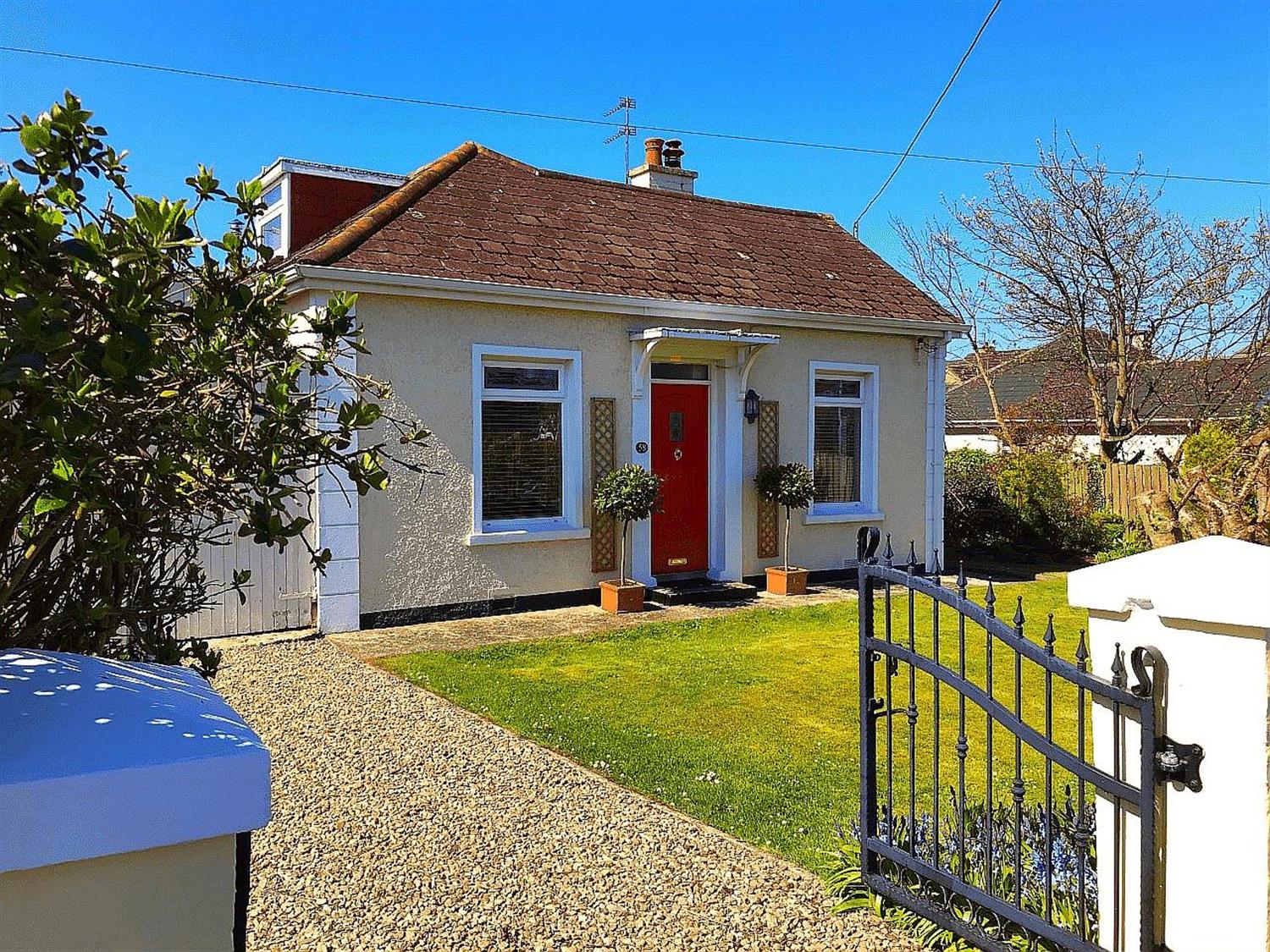 Stylish Spacious Seaside Cottage Central Portrush Crayfish Cottage