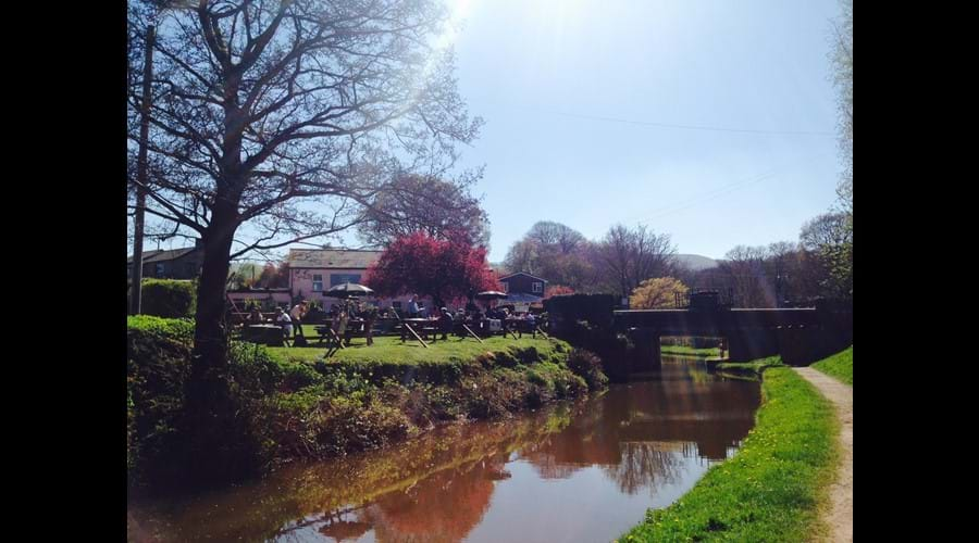 Lunchstop by the Canal