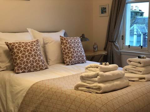 King size bed with Egyptian cotton linen and towels.