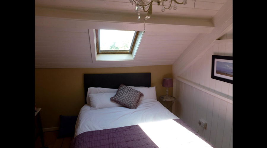 King size bedroom