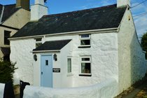 A former bakery now a cosy welcoming holiday home for familes and their PETS!