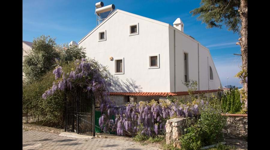 villa from the road
