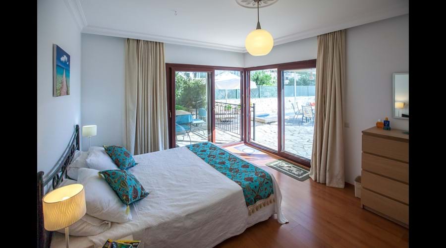 Bedroom 1 King size double