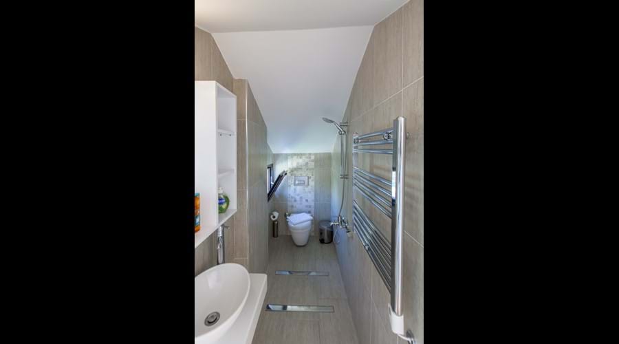 Bed 4 wet room
