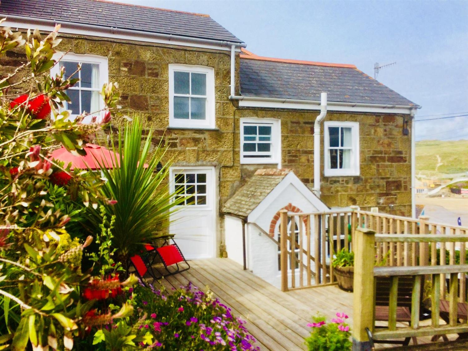 Perranporth Holiday Rental, Cliff House - The Cottage By The Beach