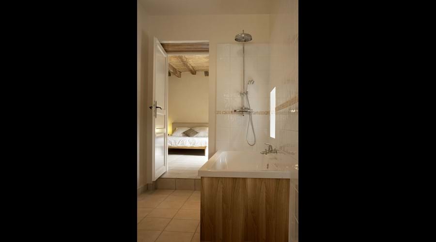 En Suite bathroom in the Guardians Cottage