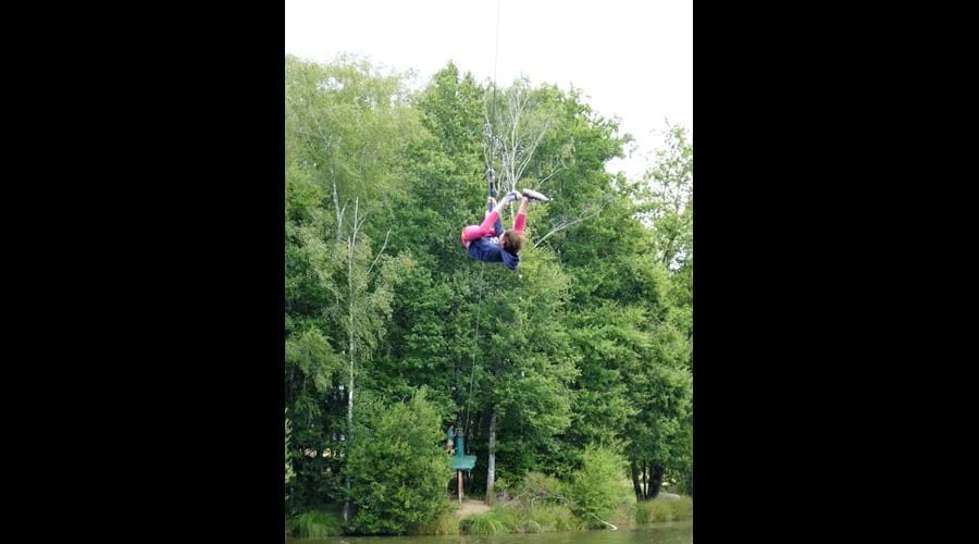 Show off - Accrobranches death slide over the lake!