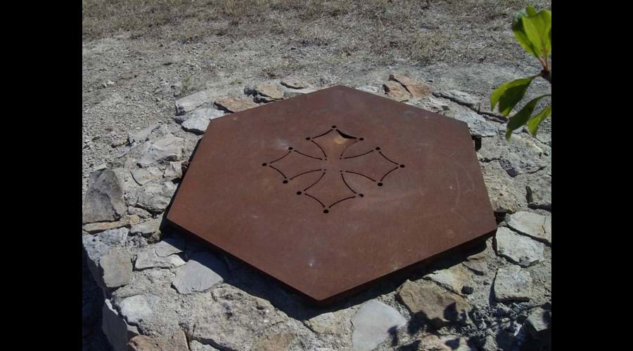 Félines-Minervois - Well cover