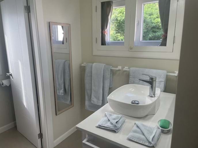 High Tide & Spring Tide Bathroom