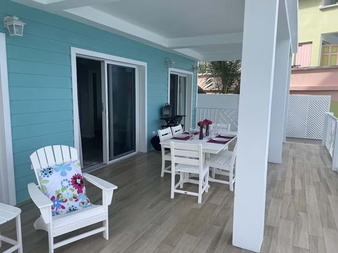 Apple Tide Outdoor Seating