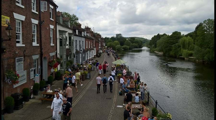 Riverside cafe culture in Bewdley