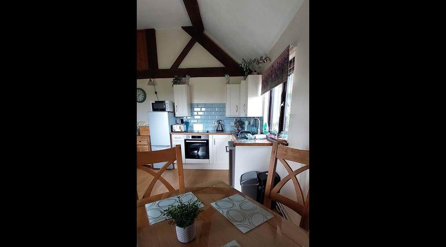 Dining area & kitchen