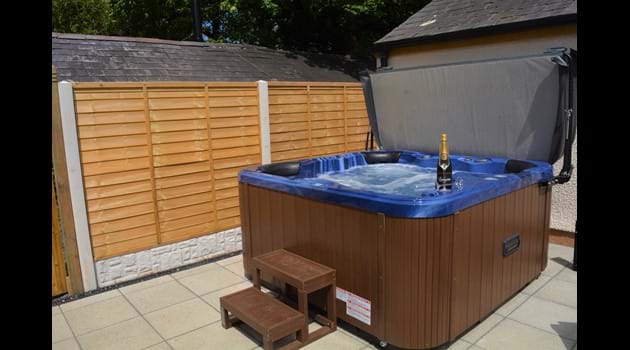 Private hot tub in Courtyard