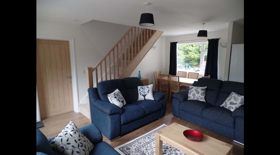 Lounge and Dining for 6
