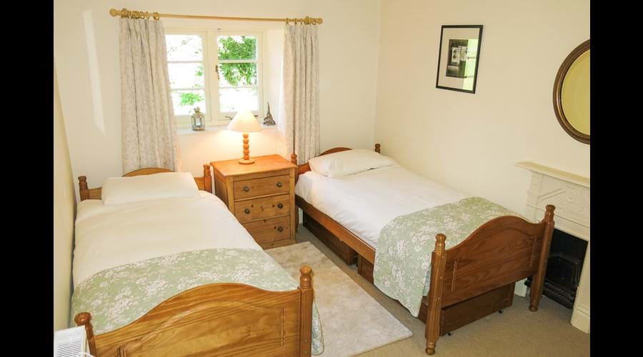 Bedroom 4, with twin beds