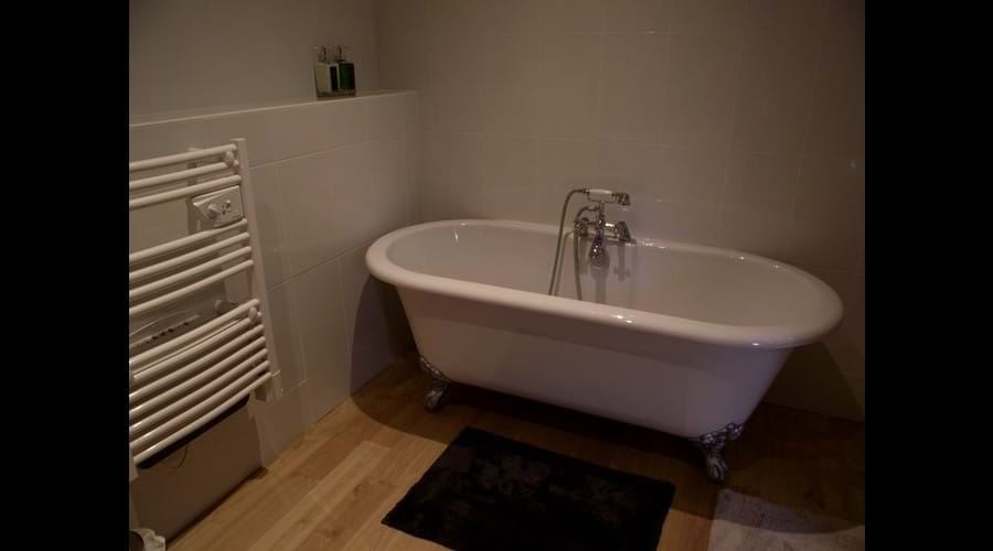 Roll top bath in enuite