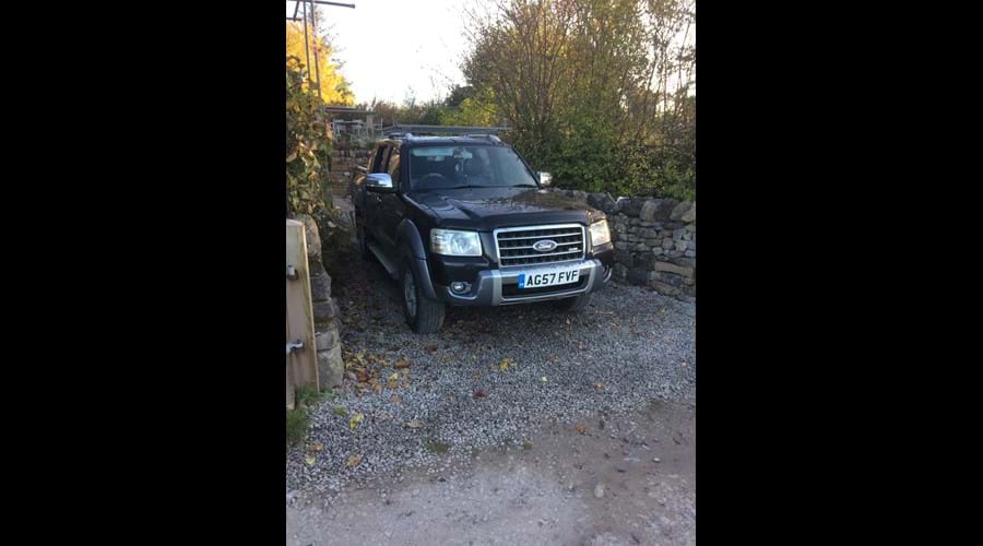 Easy parking for 3 large cars, even for trucks with trailers