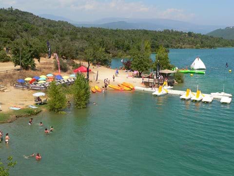 Fresh water lake of Lac de Saint Cassien. Rent a paddelboat, or take a jump in the inflateable toys of "Okwide"