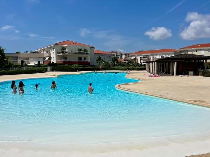 The large pool in the center of the Domain