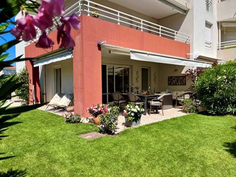 Our sunny terrace with loungegroup and diningtable. Electrical blinders