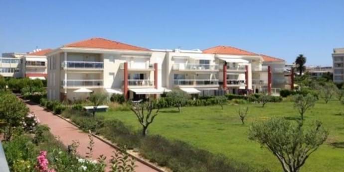 Lowrise buildings at the Domain. Gardener maintained landscape with flowers, trees and lawns