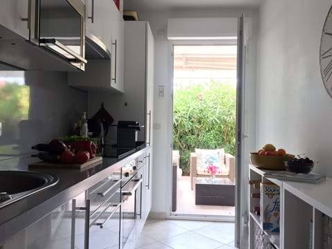 Fully equipped kitchen with terrace-access