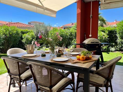 Dining for 6 at the terrace - Weber gaz-bbq for your dinners