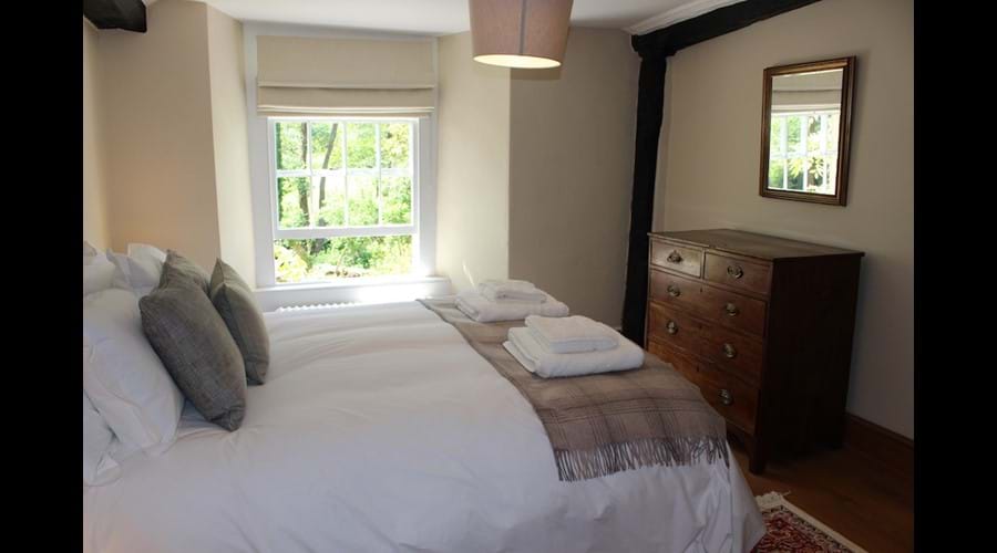 Bedroom 4 - king and single bed