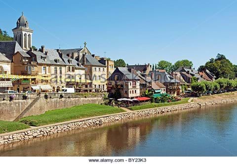 The beautiful setting of Montignac market on the banks of the Vézère river