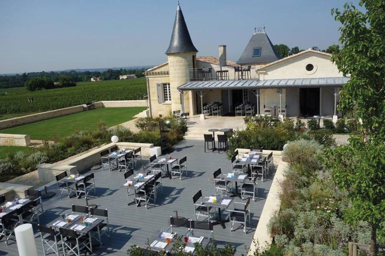 Lunch overlooking the vines, unhurried and quietly memorable — this is what a Bordeaux day is really about.
