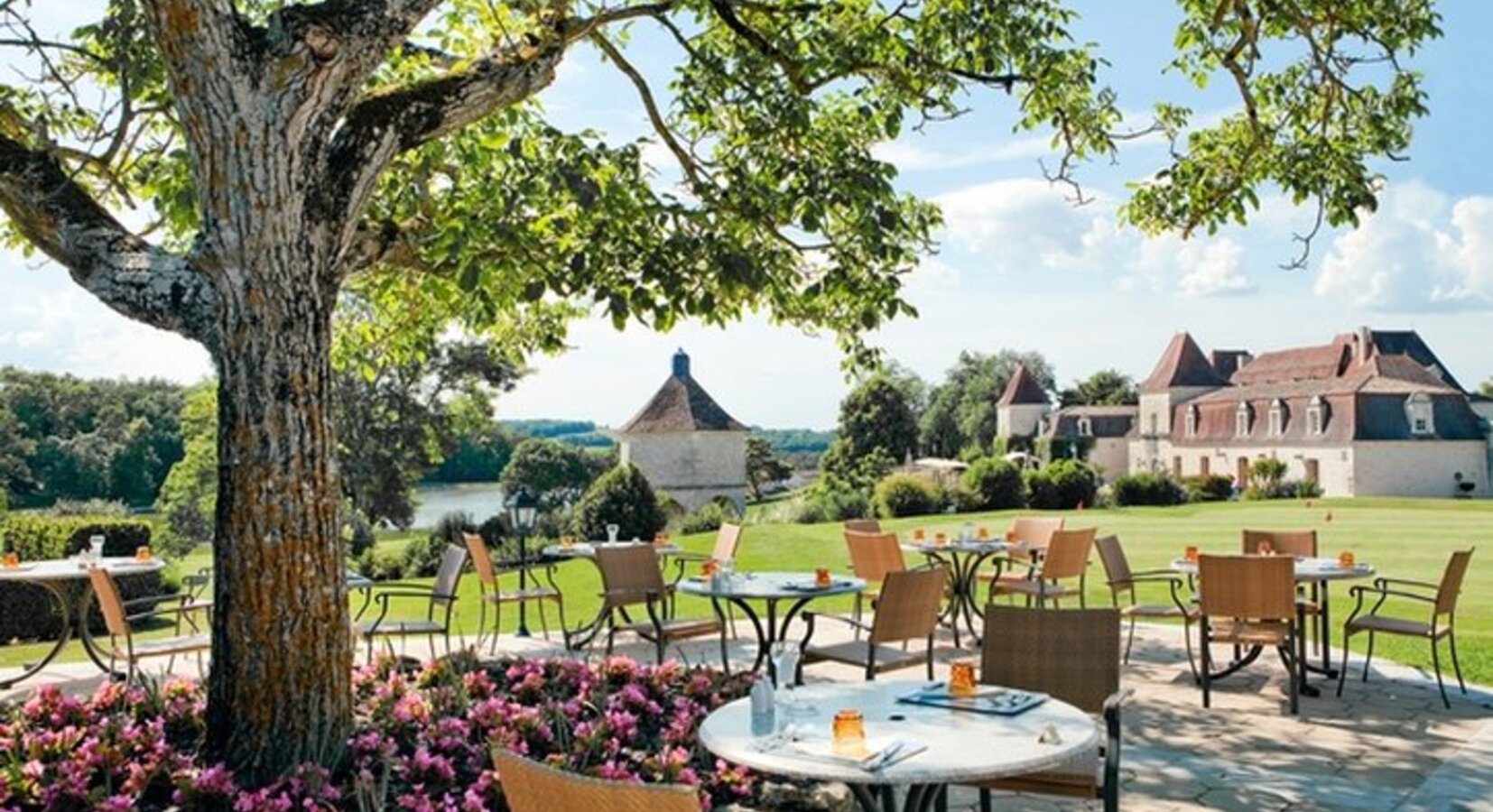 Château des Vigiers near Bonté Dordogne villa with Michelin-star dining, vineyard views and one of the region’s best food experiences
