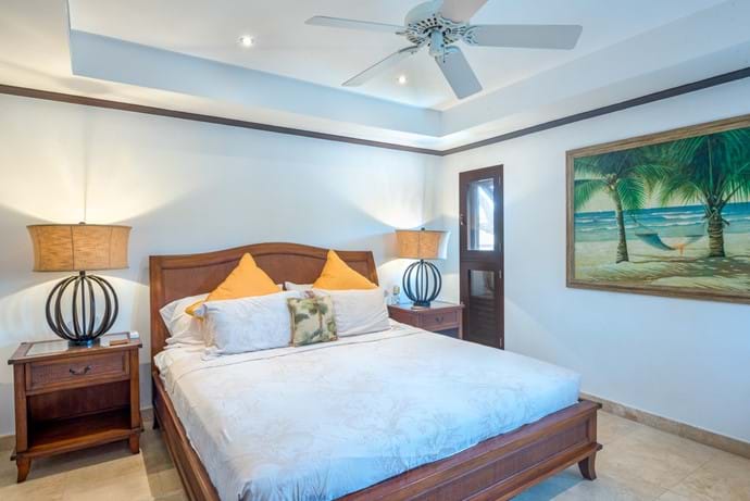 The 3rd bedroom of Coral Cove 12 with king size bed.