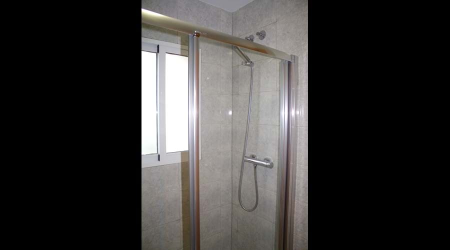 Large shower in Twin Bedroom en-suite