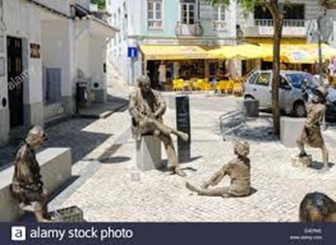 Bronze Statues in the square in Monchique