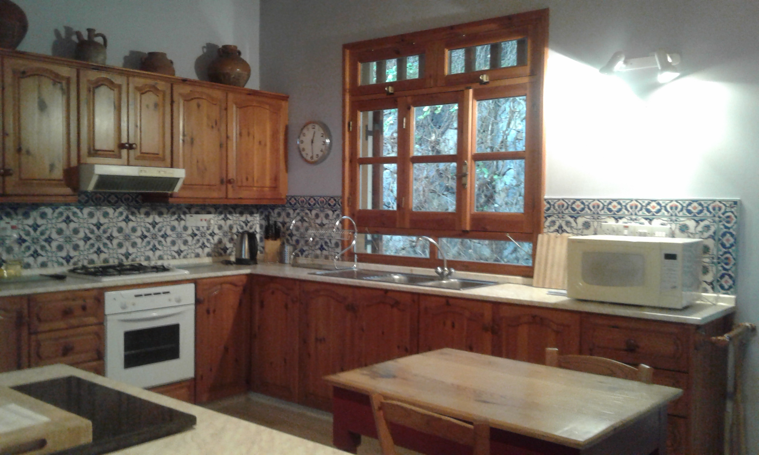 Large well equipped kitchen