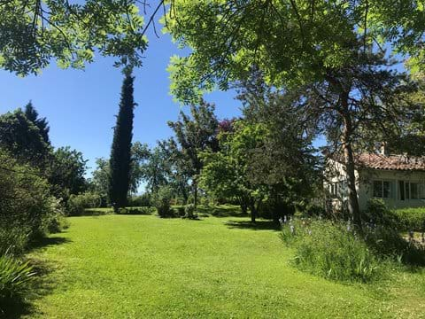 Gîtes de Montcabirol garden