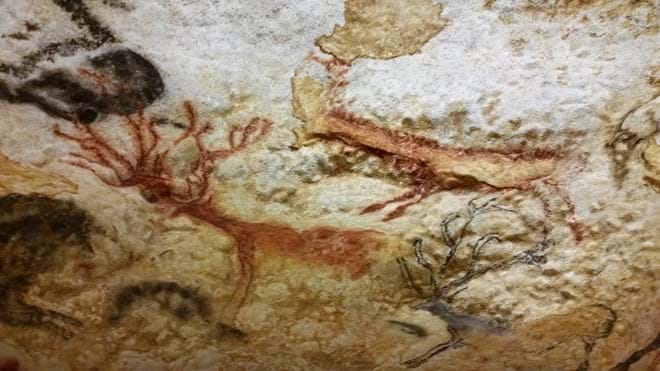 Prehistoric cave painting in Lascaux