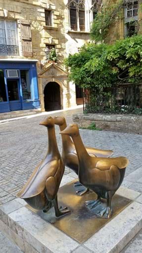Three geese bronze in an old square, Sarlat