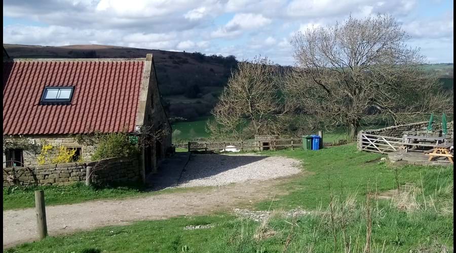 Parking area in front of luxury bunkbarn entrance