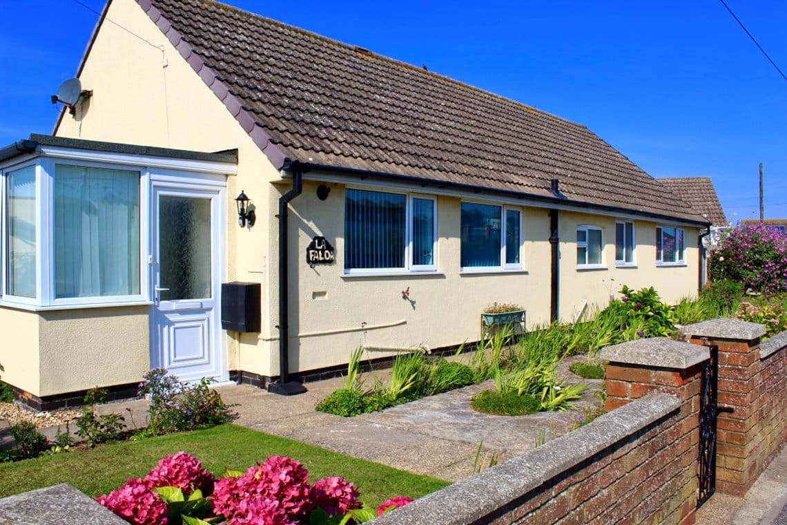 Sutton on Sea Holiday Cottage Dog Friendly, Self Catering Bungalow