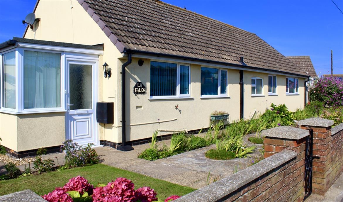 Sutton on Sea Holiday Cottage Dog Friendly, Self Catering Bungalow